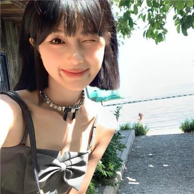 桃花含露又春风